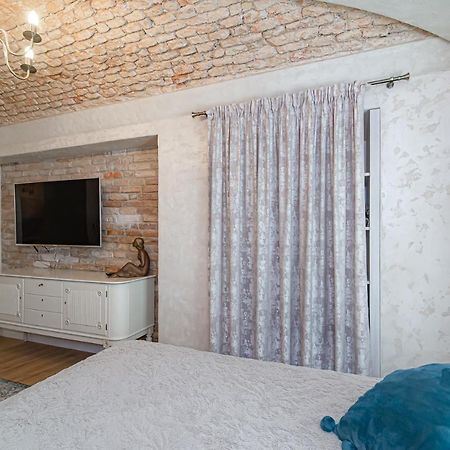 Luxury Apartment In Pilies Street Vilnius Bagian luar foto