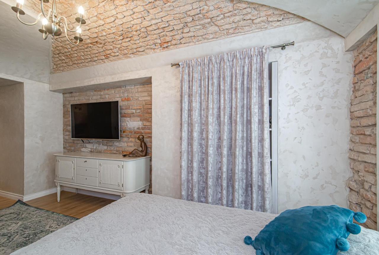 Luxury Apartment In Pilies Street Vilnius Bagian luar foto