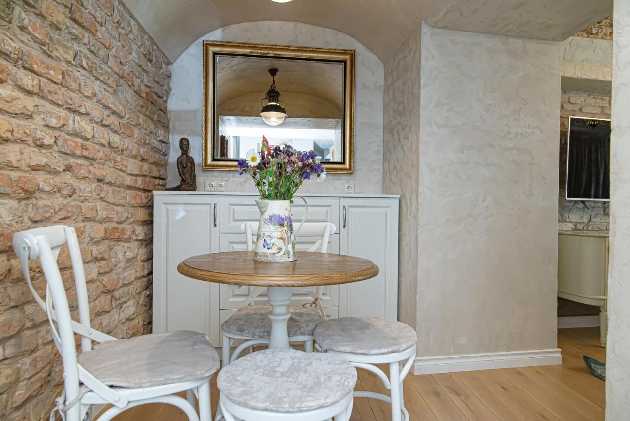Luxury Apartment In Pilies Street Vilnius Bagian luar foto